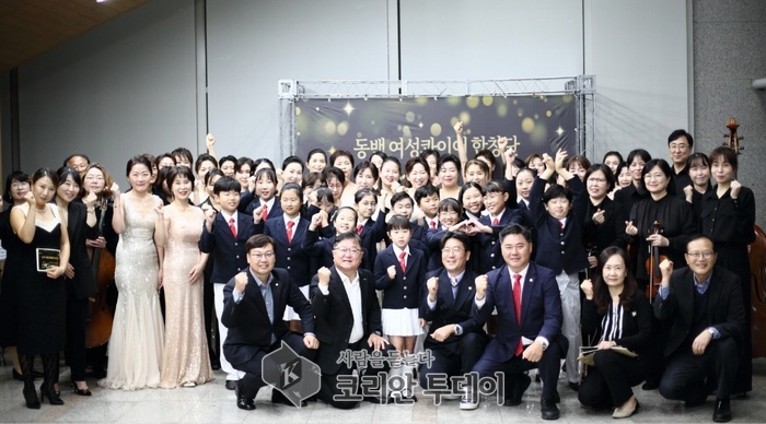 [코리안투데이] 동백2동 주민자치센터 소속 동아리 '동백 여성콰이어 합창단'은 지난 23일 제 2회 정기연주회를 개최했다. © 김나연 기자