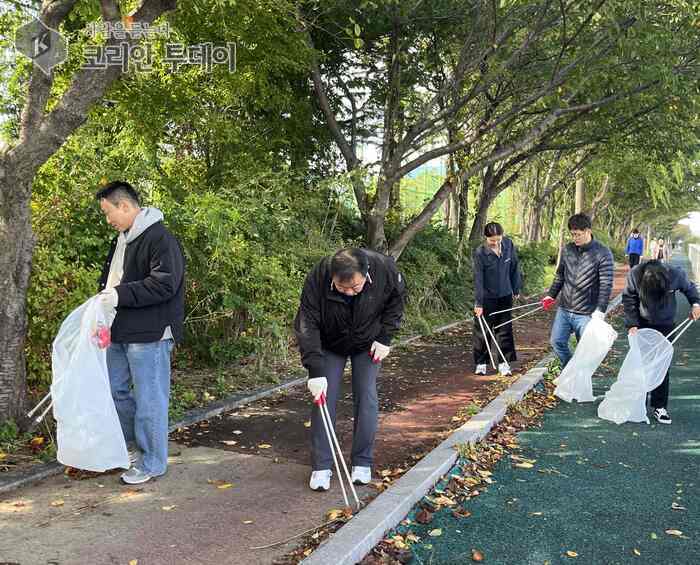 [코리안투데이] 인접 지역 체육센터 ‘합동 ECO 플로깅 행사’ 에 참여한 체육센터 직원들 © 김미희 기자