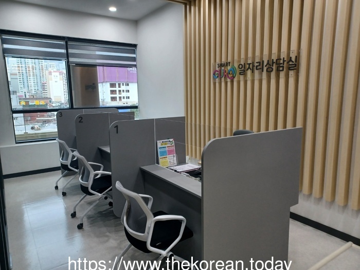 [코리안투데이} 사진 구로구 언론팀 제공 지난 2월 중장년일드림센터에서 강의 진행 모습 © 박수진 기자