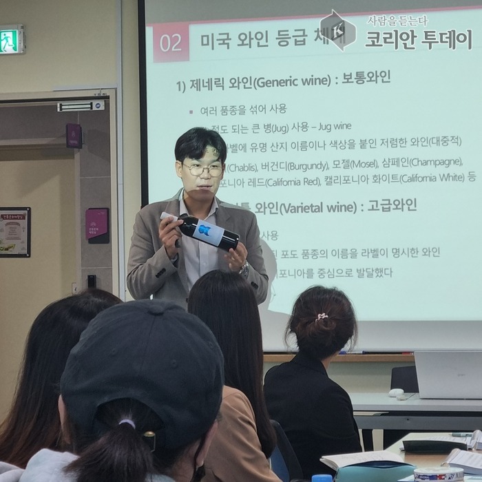 [코리안투데이] 호텔 서비스 인재 양성과정에 참여한 시민들 © 김미희 기자