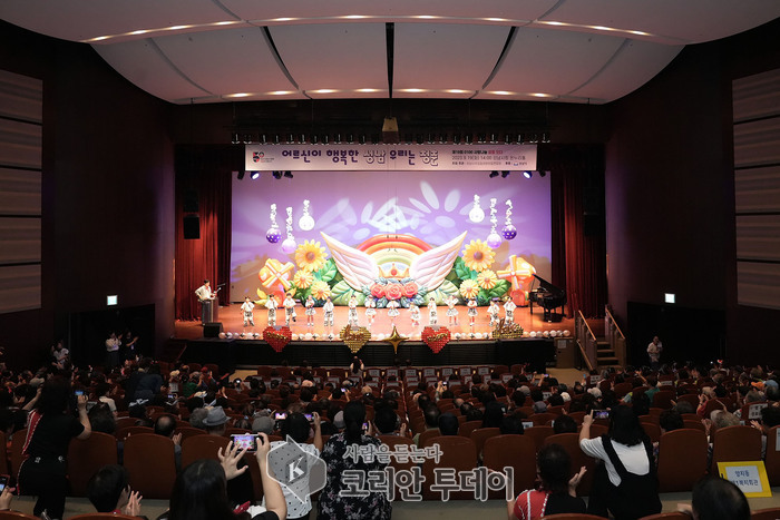 [코리안투데이] 지난해 9월 '어르신과 함께하는 어린이예술제'가 성남시청 온루리에서 열리고 있다. © 김나연 기자