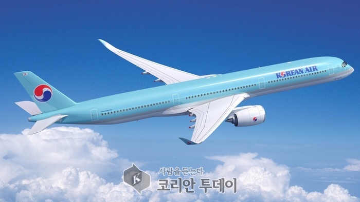 ▲ [코리안투데이 강력한 태풍 콩레이로 호치민발 타이완행 C1782편 착륙 시도 실패…승무원 무릎 꿇고 사과해 논란 © 박정희 기자