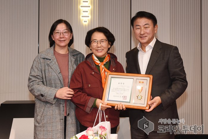 [코리안투데이] 2024년 지역발전 유공자와 모범시민에게 표창장 수여 © 강은영 기자