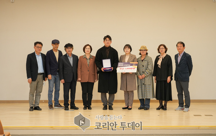 [코리안투데이] 제26회 수주문학상 시상식 수상자들 ©이예진 기자