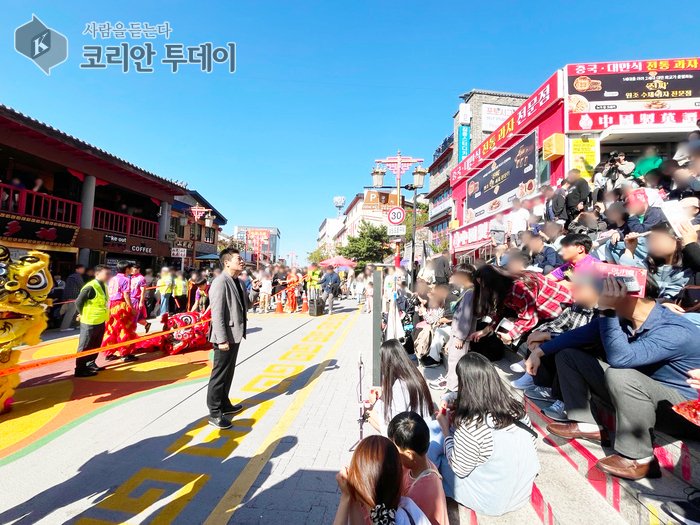 [코리안투데이] '차이나는 '문화 공연' 에 참여한 시민들 © 김미희 기자