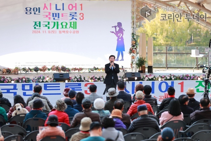 [코리안투데이] 이상일 용인특례시장은 9일 동백호수공원 야외무대에서 열린 제3회 용인 국민트롯 전국가요제에 참석해 가요제 개최를 축하했다. © 김나연 기자