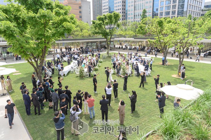 [코리안투데이] 올해 4월 오목공원에서 시범 운영한 야외결혼식 전경 © 변아롱 기자
