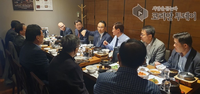 [코리안투데이] 천안시는 건설 시공사 및 사업시행자 등과 간담회 개최모습 © 신기순 기자
