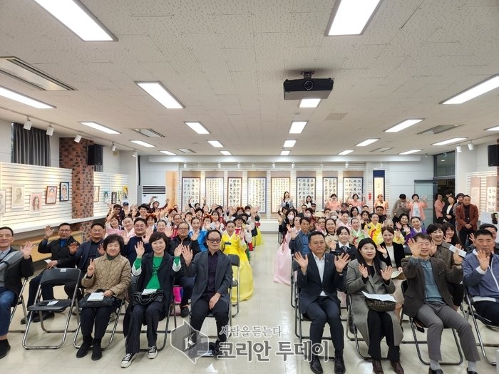 [코리안투데이] 수지구 죽전1동 주민자치센터가 지역 주민들이 직접 만든 작품발표회와 전시회를 열었다. © 김나연 기자