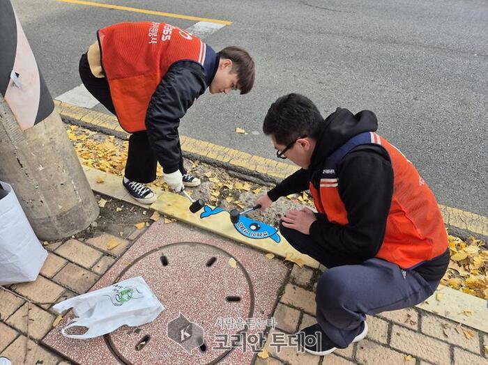 [코리안투데이] 계양구시설관리공단, '안녕, 빗물받이 다시 바다로' 캠페인 성료 © 지승주 기자