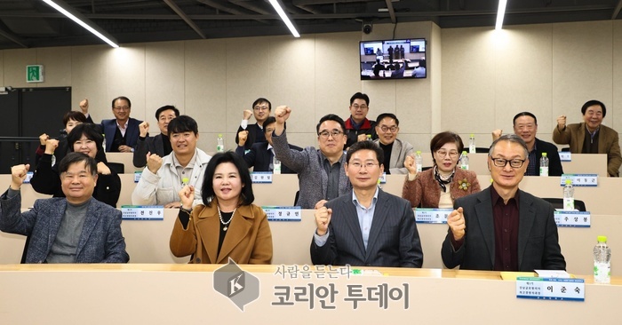 [코리안투데이] 이상일 용인특례시장이 20일 강남대 샬롬관에서 '강남대 국제대학원 강남글로벌리더 최고경영자과정' 원생을 대상으로 특강을 진행했다. © 김나연 기자