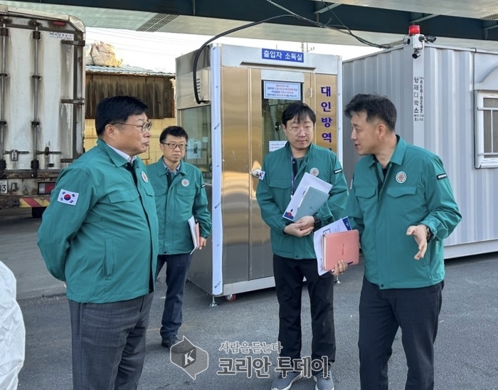 [코리안투데이] 이승원 경제부시장 소정면 거점소독시설 방문© 이윤주 기자
