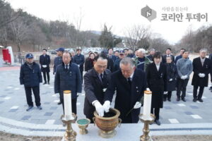 박상돈 천안시장, 신년 참배로 을사년 새해 업무 개시