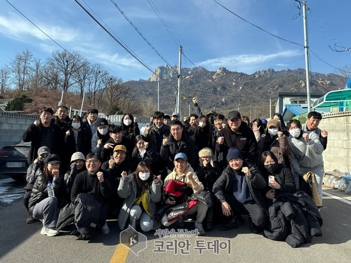 [코리안투데이] 의정부시 호원1동 봉사모임 안단테, 연탄 나눔 활동 봉사자들 단체 사진 ©강은영 기자