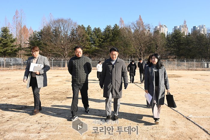 [코리안투데이] 김동근 시장, 306보충대 대형차량 임시주차장 점검 © 강은영 기자