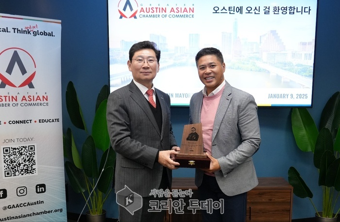 [코리안투데이] 용인특례시장(왼쪽)과 민 트란 광역오스틴 아시안상공회의소 회장(오른쪽)이 양 기관의 협력 강화를 약속했다. © 김나연 기자