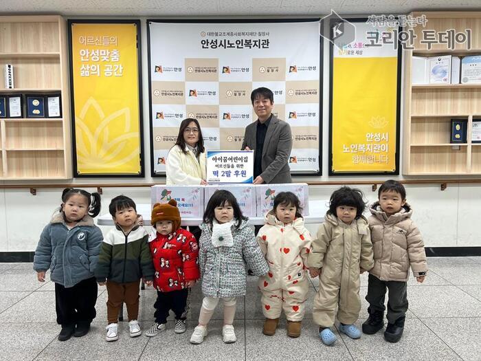 [코리안투데이] 저소득층과 복지사각지대 35가구에 선물 꾸러미 전달 © 이명애 기자
