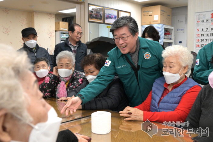[코리안투데이] 김길성 중구청장, 경로당 현장 점검… 어르신 안부 살피며 한파 대비 © 지승주 기자
