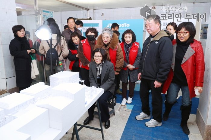 [코리안투데이] 시장 내 유휴공간을 학생들을 위한 전시공간으로! © 이명애 기자