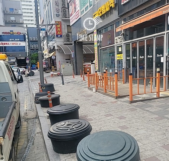 [코리안투데이] 구래역 불법 광고물 단속 © 이보옥 기자