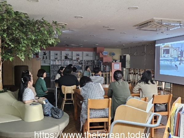 [코리안투데이] 사진 구로구 언론팀 제공 작은 도서관 공모사업 진행 모습 © 박수진 기자