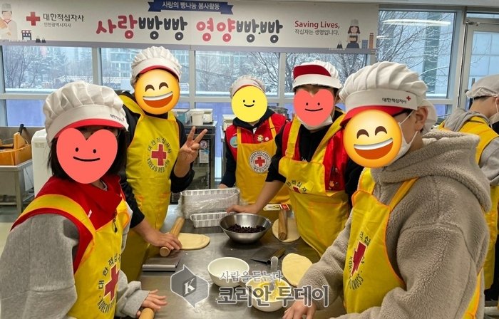 [코리안투데이]연수3동 지사협, 가천청소년봉사단과 ‘희망빵 지원] © 김현수 기자