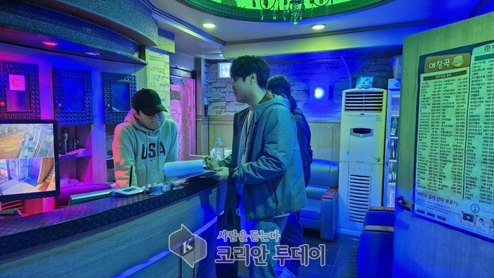 [코리안투데이] 사진구로구 언론팀제공 구로구가 마약으로부터 구민의 안전을 지키기 위해 유흥업소 를 대상으로 마약류 예방 홍보를 강화하고 있다. © 박수진 기자