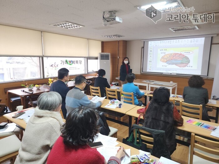 [코리안투데이] 시니어대상 치매예방 교실 © 임명희 기자