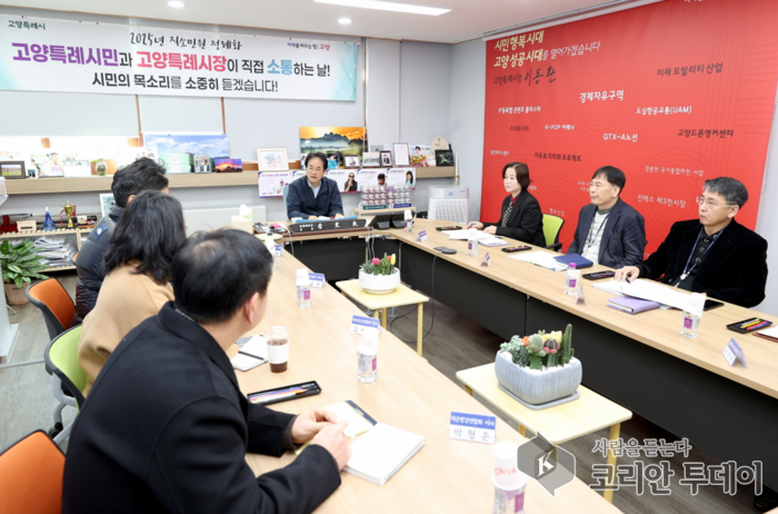 [코리안투데이] 이동환 고양시장, 덕은지구 주민 목소리에 귀 기울여 © 지승주 기자