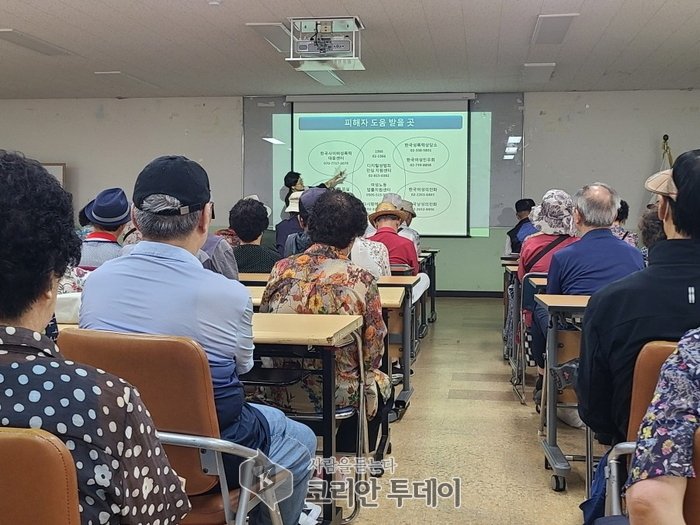 [코리안투데이] 사진 구로구 언론팀 제공 지난해 주민 대상 찾아가는 폭력 예방 교육 진행 모습 © 박수진 기자