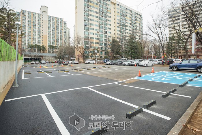 [코리안투데이] 옥외주차장 증설 지원을 통해 주차장이 조성된 단지 모습 © 변아롱 기자