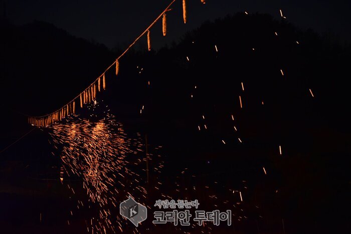 [코리안투데이] 등록리동제 낙화내리기 © 이윤주 기자