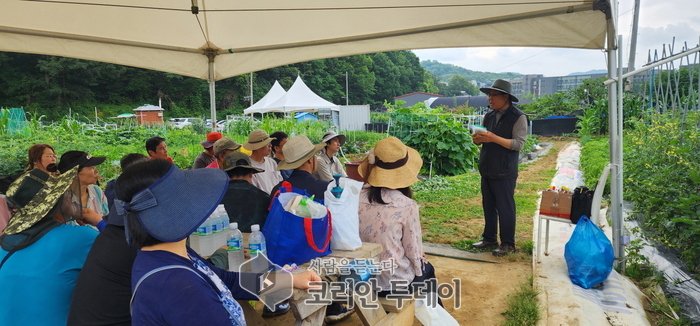 [코리안투데이] 사진 구로구 언론팀 제공 지난해 귀농·귀촌 프로그램 참여자들이 실습을 위해 교육을 듣고 있다. © 박수진 기자