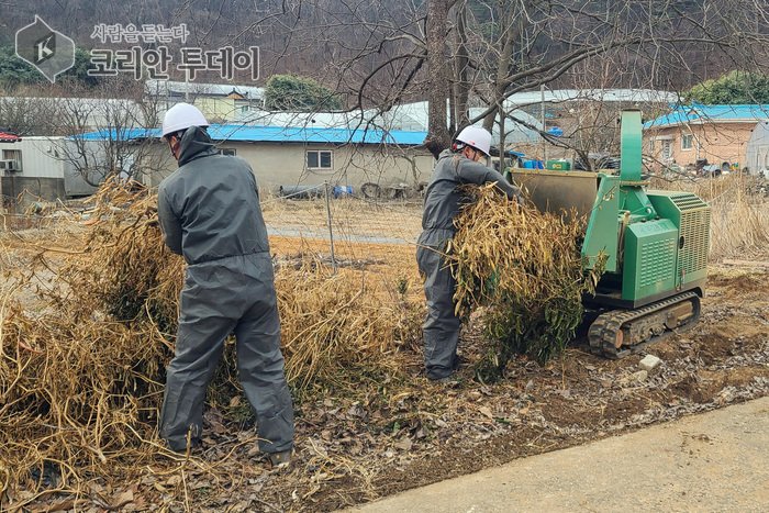 [코리안투데이] 영농부산물 안전처리하는 농업기술센터 © 김미희 기자