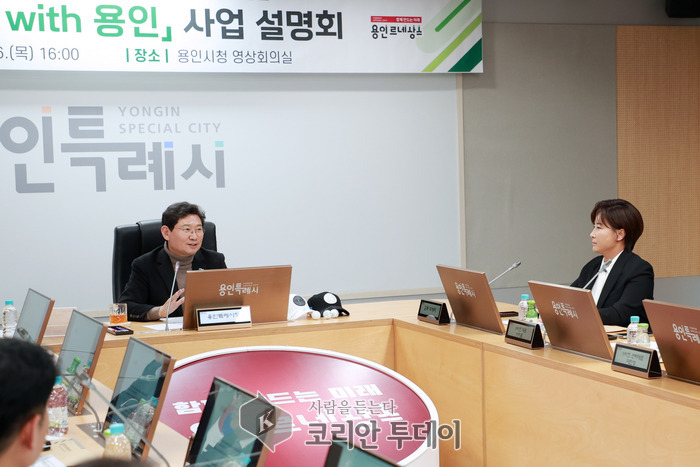 [코리안투데이] 이상일 용인특례시장이 6일 복합스포츠문화공간 'SERI PAK with 용인' 사업 설명회에 참석해 의견을 이야기하고 있다. © 김나연 기자