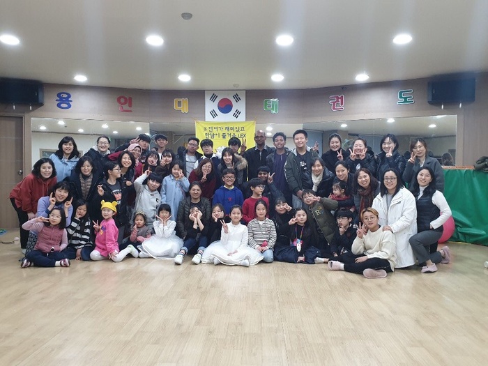 [코리안투데이] 외국에서 온 학생과 한국 가족이 함께 환영회를 하는 모습 © 문성규 기자