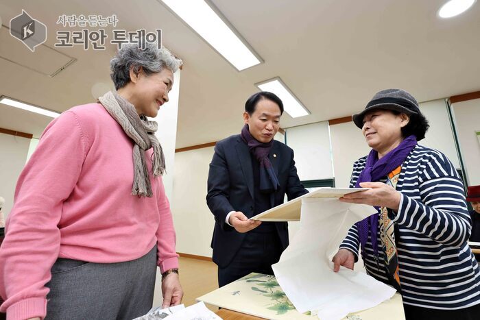 [코리안투데이] ‘소통‧공감의 날’ 주민과 직접 소통하는 김찬진구청장 © 김미희 기자