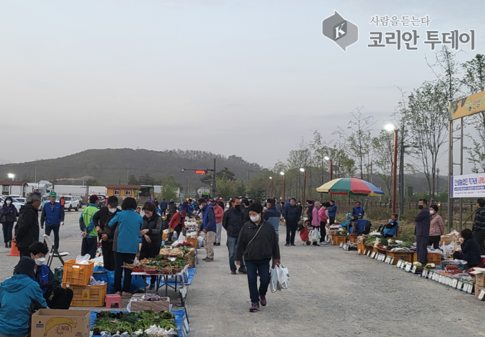 [코리안투데이] 농업 피해 복구·농산물 출하 준비 위해 4월 26일로 개장 연기 © 이명애 기자