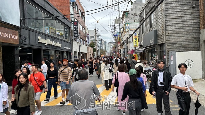 [코리안투데이] 성동구 매주 토요일 '성동형 보행 안전거리' 운영(사진 지난해 운영 모습)© 손현주 기자