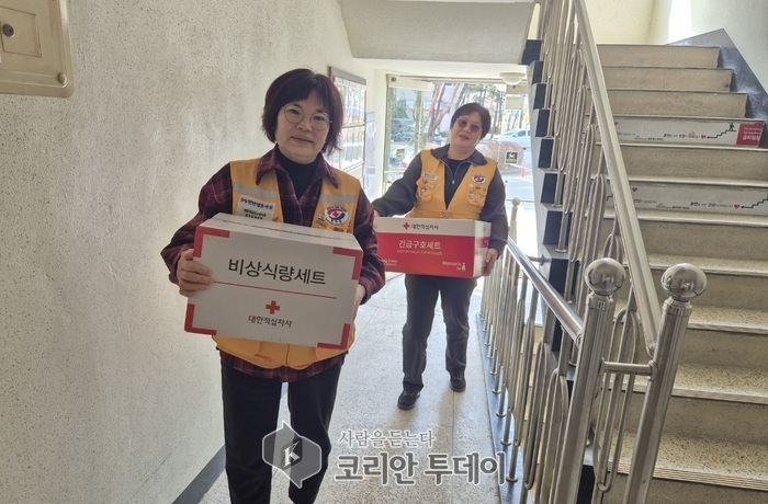 ▲ [코리안 투데이] 적십자 동두천지구협의회, 화재 피해주민 구호 실시 사진 © 안종룡 기자