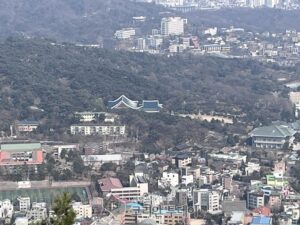[칼럼 연재 4회차] 말을 줄이는 리더가 신뢰를 얻는다