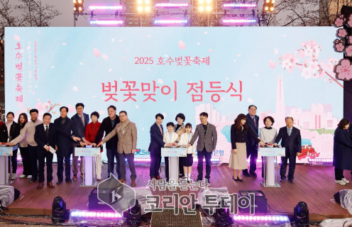 [코리안투데이] 벚꽃 시즌 862만 명 몰려, 석촌호수 활짝 핀 지역경제, 송파구 © 지승주 기자