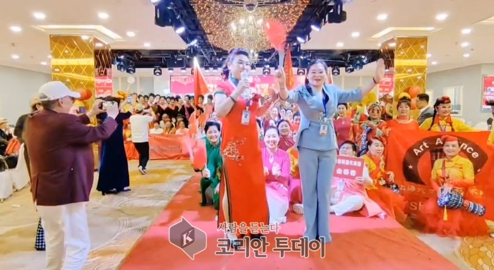 [코리안투데이] 사진: 在“我爱祖国”与“歌唱祖国”节目的总导演朱晓琴女士 © 박수진 기자