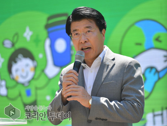 Over 900 deltagere ventes ved Seokchon-søen 5. juni i Songpa-gu