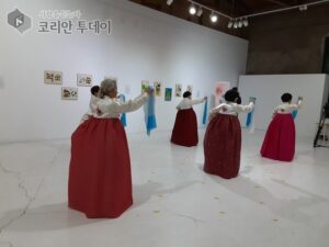 군산시, 치매 예방 위해 문화예술과 인지강화 프로그램 본격 운영