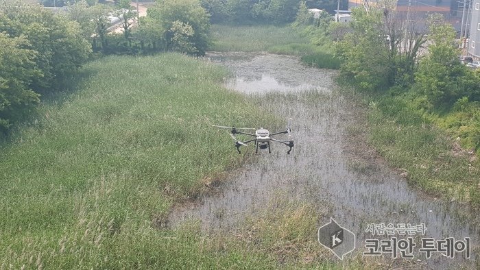 Drony zamíří tam, kam se lidé nedostanou