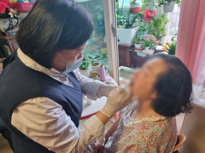 [코리안투데이] 김포시 보건소 방문 구강건강관리 장면 © 이보옥 기자