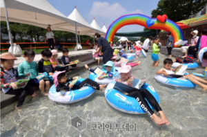 성내천 물놀이장서 ‘피서지 문고’ 운영… 도심 속 북크닉 즐긴다, 송파구