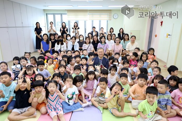 [코리안투데이] (사진) 국공립 샛별어린이집 학부모 참관 행사 기념사진 © 박수진 기자