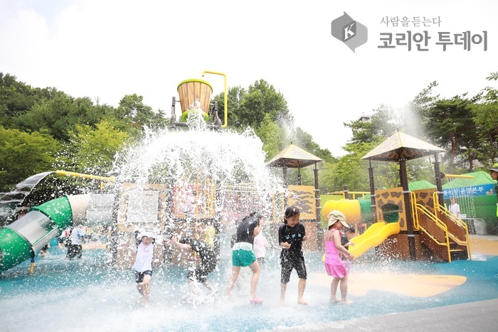[코리안투데이] (사진) 덕의근린공원 물놀이장 © 박수진 기자